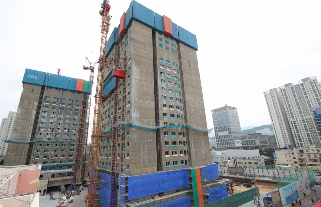 부산 연제구 ‘시청 앞 행복주택’ 건설 현장. 정대현 기자 jhyun@