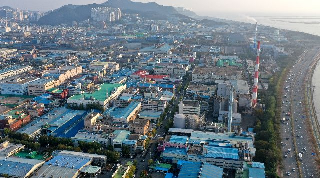 부산 사하구 신평, 장림산업단지 전경. 부산일보DB