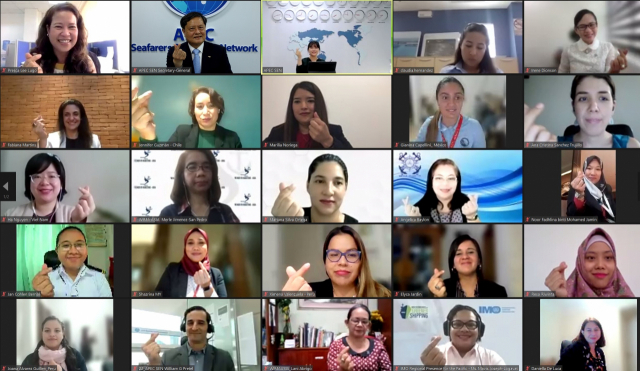 ‘APEC SEN 글로벌 해양산업 여성리더 최고위 과정’(20명의 과정 수료자 및 국제기구 간부 등의 과정 수료식) 기념 사진. 해양수산연수원 제공