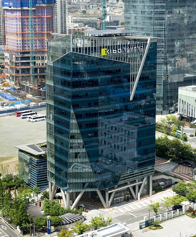 부산 남구 문현동에 위치한 기술보증기금 본사 전경. 부산일보 DB