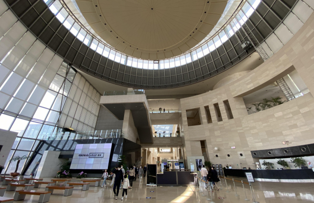 21일 조 바이든 미국 대통령과 정상회담을 한 뒤 진행할 공식만찬 장소로 선정된 국립중앙박물관 전경. 연합뉴스