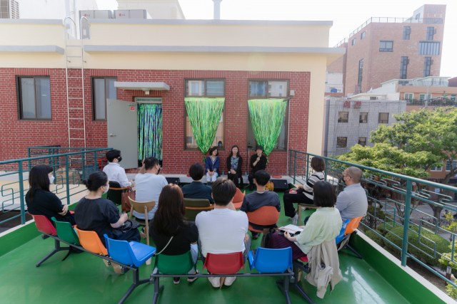 단편소설집 <안으며 업힌>에 참여한 작가들과 함께한 북토크가 21일 한성1918에서 진행됐다.문화예술 플랜비 제공