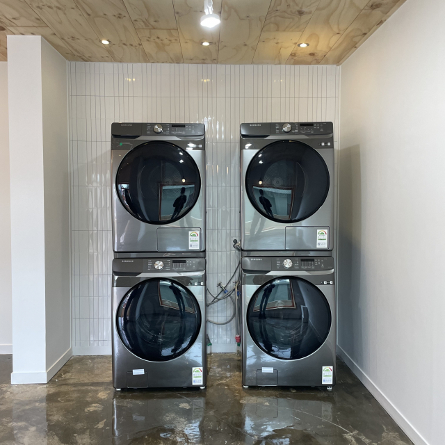 다 해놓고 나면 뿌듯할 줄 알았는데.. 세탁기가 타일을 가리는 건 우리 '경우의 수'에는 없었습니다.