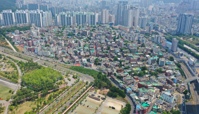 부산 부산진구 부산시민공원 주변 촉진3구역 주택재개발사업 조합 총회에서 HDC현대산업개발의 시공권 해지 안건이 조합원 과반 찬성으로 가결됐다. 촉진3구역 전경. 정종회 기자 jjh@