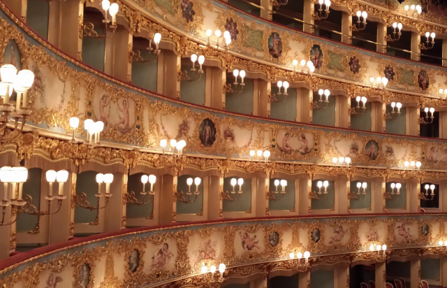 베니스의 오페라 극장.