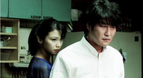 박찬욱 감독과 송강호가 2009년 함께 선보인 영화 ‘박쥐’ 스틸 컷. 배급사 제공