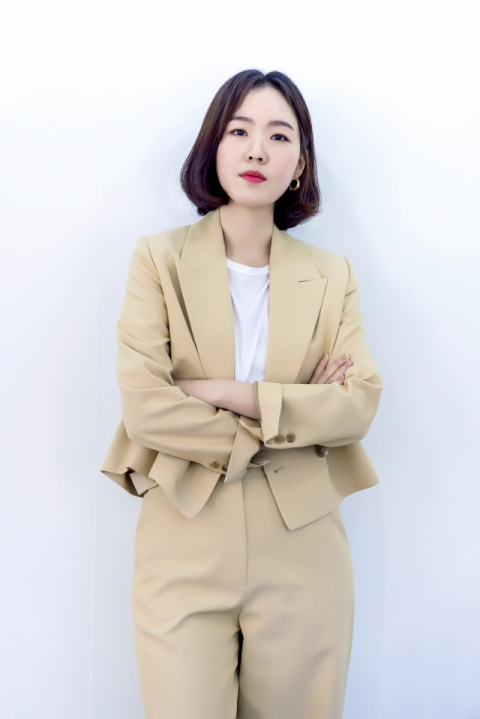 2014년 연예계에 데뷔한 주민경은 그간 드라마 ‘밥 잘 사주는 예쁜 누나’ ‘봄밤’ ‘영혼수선공’ ‘지리산’에 출연하며 시청자를 만나왔다. 스토리제이컴퍼니 제공