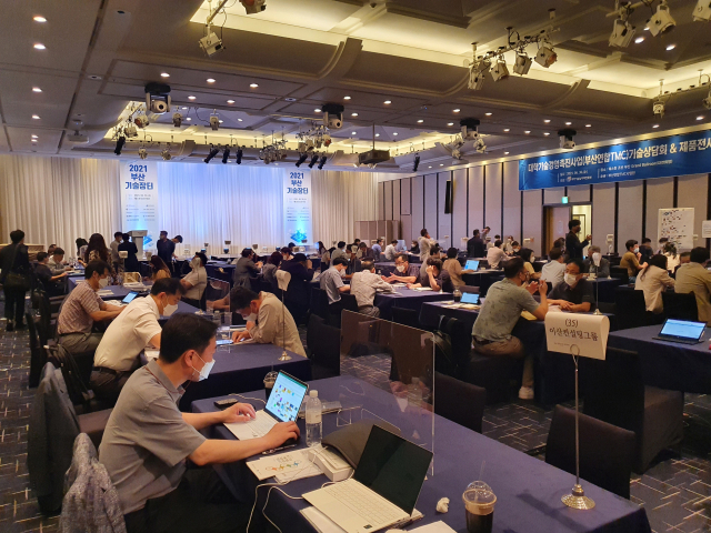 지난해 부산기술장터 모습. 기술 이전 수요기업과 공급기업이 만나는 부산기술장터는 9일 부산웨스틴조선호텔에서 열린다. 부산테크노파크 제공