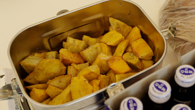 고구마맛탕은 어머님들의 '스윗'한 마음이 느껴져 더 달게 느껴졌습니다.