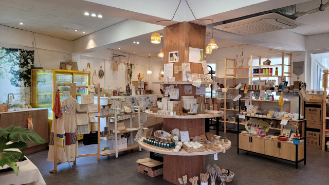 마플상회에서 팔고 있는 다양한 제로웨이스트 제품들.