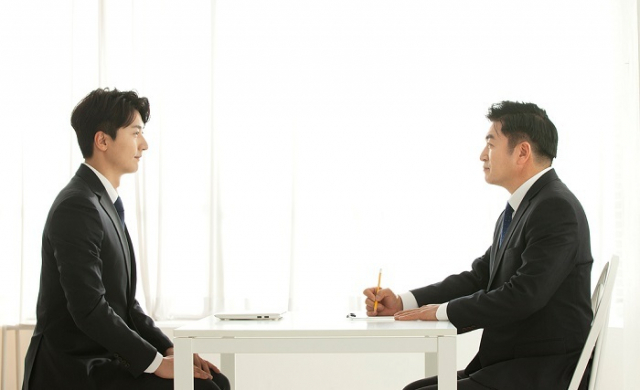 생애 첫 일자리를 계약직으로 구한 청년이 관련 통계 작성 이후 가장 많았다. 또 현재 취업 중인 청년 10명 중 6명은 주당 근로시간이 36시간 미만인 단기 근로자였다.(사진은 이미지 사진) 이미지투데이