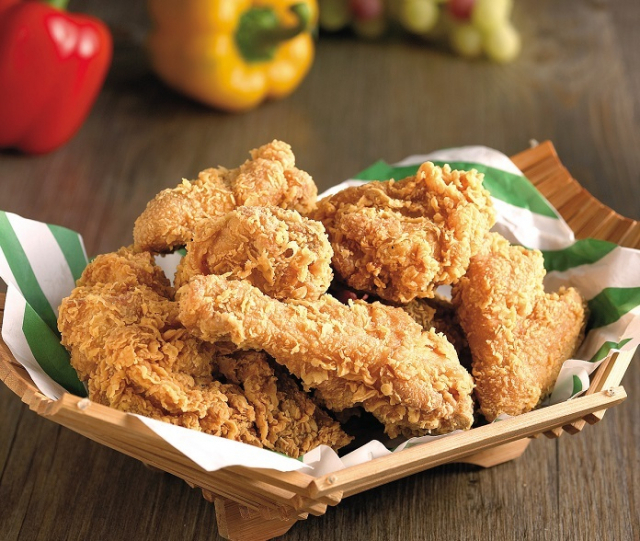 올들어 외식품목 중에서 가장 많이 오른 품목은 치킨으로 나타났다. 이어 자장면 떡볶이 등의 순이었다. 이미지투데이