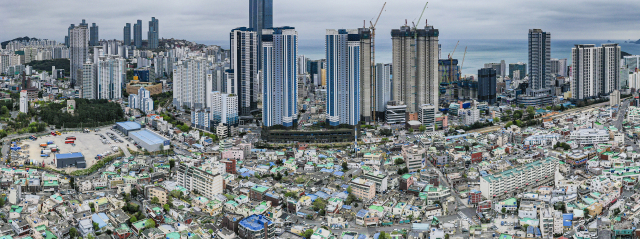 부산 해운대구 우동3 재개발구역 전경. 우동3구역을 비롯해 지역 랜드마크 사업장에서 조합과 건설사 간 수익률 전쟁이 한창이다. 부산일보DB