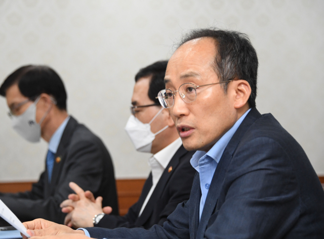 추경호 부총리 겸 기획재정부 장관이 19일 오후 정부서울청사에서 '제1차 비상경제장관회의'를 주재하고 있다. 기재부 제공
