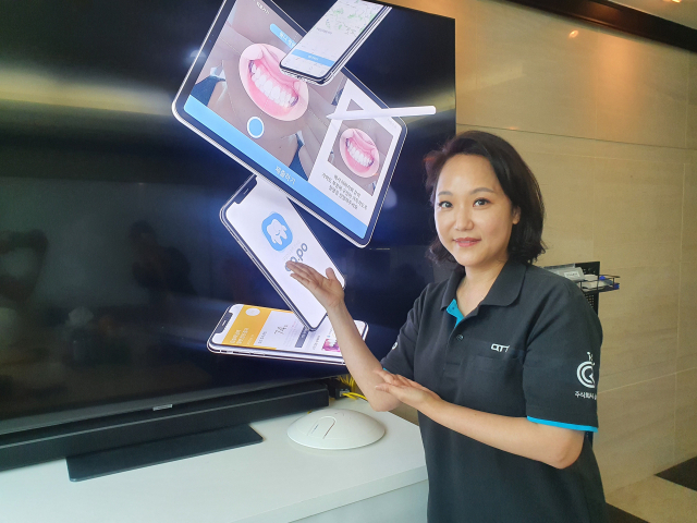 (주)큐티티 고태연 대표가 부산 해운대구 큐티티 본사에서 AI 자가구강검진 앱 ‘이아포’에 대해서 설명하고 있다.