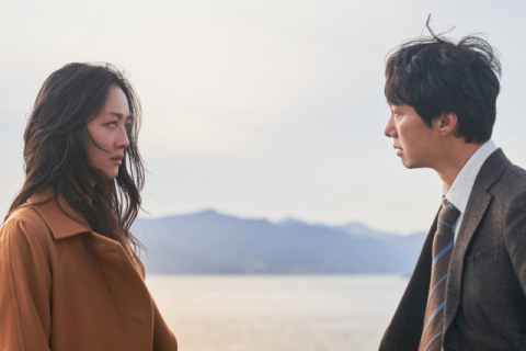 배우 탕웨이와 박해일이 연기 호흡을 맞춘 박찬욱 감독의 영화 ‘헤어질 결심’ 스틸 컷. CJ ENM 제공