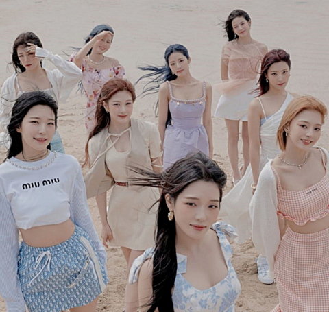 올여름 가요계 서머퀸을 노리는 걸그룹 프로미스나인. 플레디스엔터테인먼트 제공