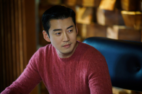 디즈니플러스 오리지널 드라마 ‘키스 식스 센스’ 속 윤계상. 윤계상은 이 작품에서 남들보다 오감이 발달한 주인공 차민후를 연기했다. 월트디즈니컴퍼니코리아 제공