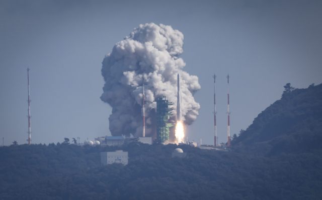 국내 독자 기술로 개발된 한국형 발사체 누리호(KSLV-Ⅱ)가 지난 21일 오후 전남 고흥군 나로우주센터에서 2차 발사되고 있다. 한국항공우주연구원 제공