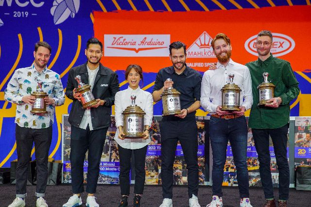 부산 모모스커피 소속 전주연 바리스타(왼쪽에서 세 번째)가 미국 보스턴에서 열린 월드 바리스타 챔피언십에서 2019년 4월 14일(현지시간) 1위를 차지했다. 부산일보DB