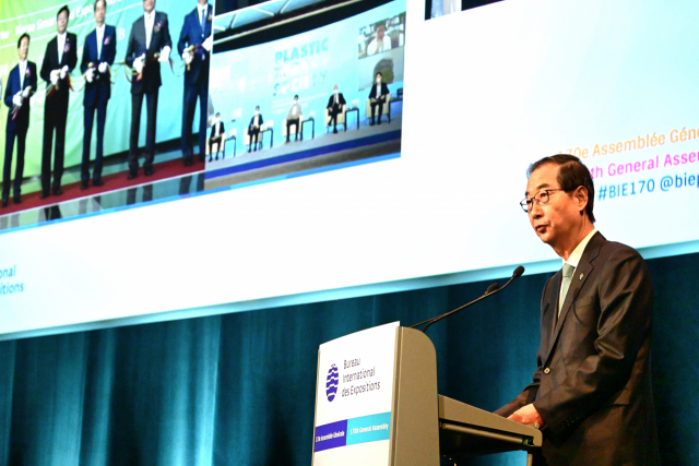 한덕수 국무총리가 올 6월 21일 오전(현지시간) 파리 국제박람회기구(BIE) 총회장에서 2030부산세계박람회(부산엑스포) 유치 경쟁 발표(프레젠테이션)를 하고 있다. 부산일보DB