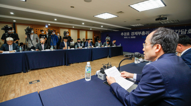 추경호 경제부총리가 28일 서울 경총에서 간담회를 하고 있다. 연합뉴스