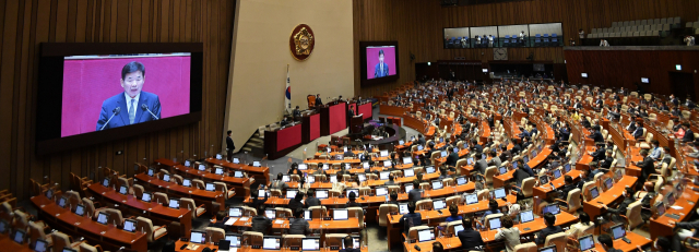 4일 국회 본회의에서 하반기 국회의장으로 선출된 더불어민주당 김진표 의원이 당선 인사를 하고 있다. 김종호 기자 kimjh@