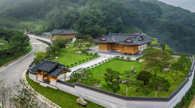 개관 2년여 만에 독특하고 수준 높은 전시로 관람객을 사로잡고 있는 세계 유일무이한 한국궁중꽃박물관. 박물관 제공