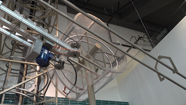 360도 회전하는 '미니카' 트랙이 떠오른다.