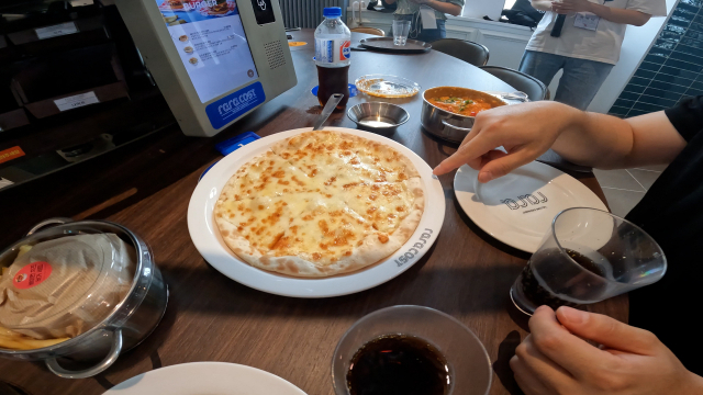 사실 점심을 먹고 갔다. 배부른 상태에서 먹었을 때 맛있는 음식이 진짜 맛있는 거다.