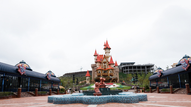 사실 비보다 바람이 더 문제다. 비가 와도 바람만 심하게 불지만 않으면 '자이언트 디거' 등 주요 놀이기구는 운행한다.