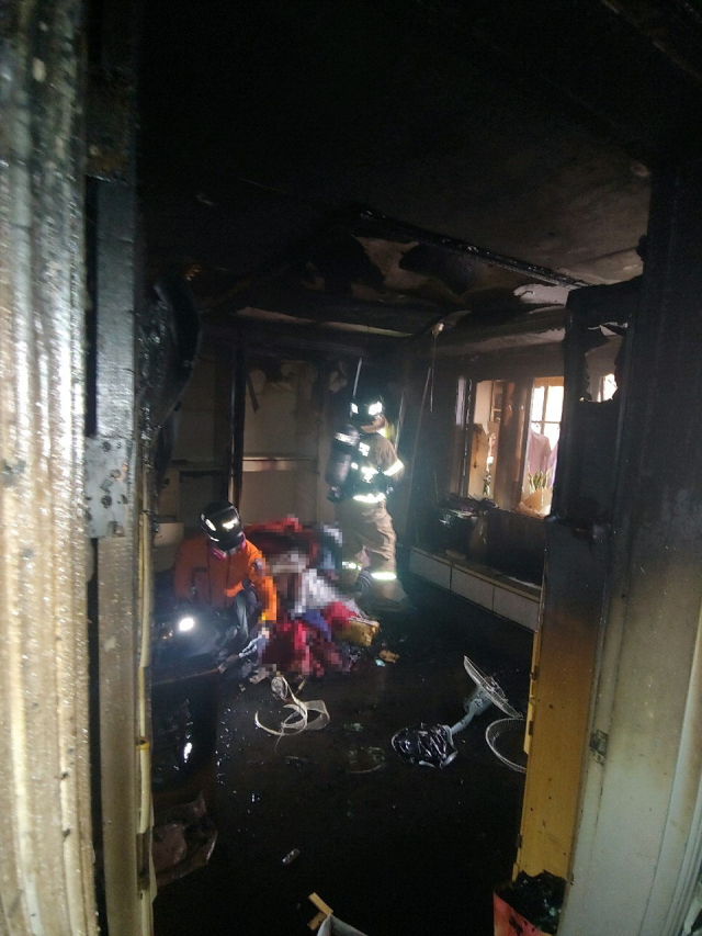 10일 오후 불이 난 부산 해운대구의 한 아파트 내부 모습. 부산경찰청 제공