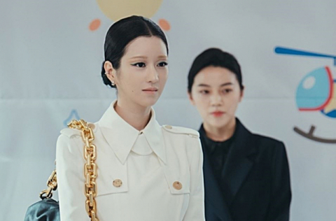 배우 서예지가 연기 복귀작으로 선보이고 있는 tvN 수목드라마 ‘이브’가 자극적인 설정과 배우 정사 장면에도 시청률 3%를 맴돌고 있다. tvN 제공