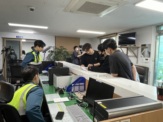 디테일스튜디오의 유튜브 웹 콘텐츠 '없는 영화' 촬영 장면. 부산영상위 제공