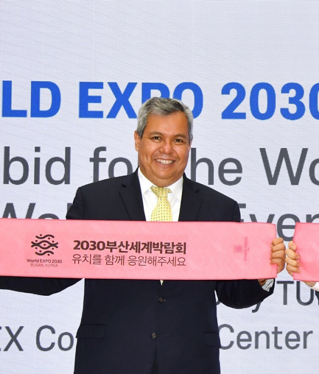 부산시가 중미경제통합은행(CABEI)을 이끄는 단테 모시(온두라스) 총재로부터 2030세계박람회 개최지로 부산을 밀겠다는 지지 선언을 이끌어냈다. 연합뉴스
