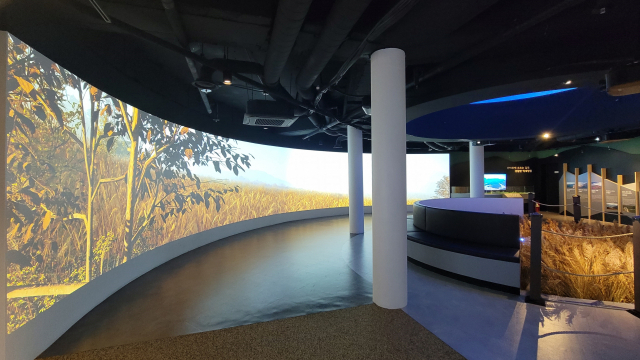 영남알프스 복합웰컴센터의 산악문화관 2층 산악테마전시실.