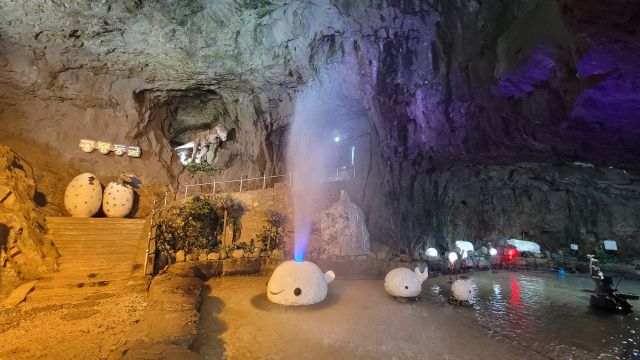 울산 울주군 상북면 ‘자수정 동굴나라’는 내부 평균기온 12~16도로 한여름에도 서늘한 바람을 즐길 수 있다.