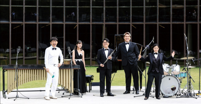 지적 장애인으로 구성된 예술단체 '제이아트앙상블'이 오는 19일 오후 7시 30분 부산문화회관 챔버홀에서 어울림 콘서트를 연다. 맨 왼쪽이 심영건 마림비스트다. 제이아트앙상블 제공