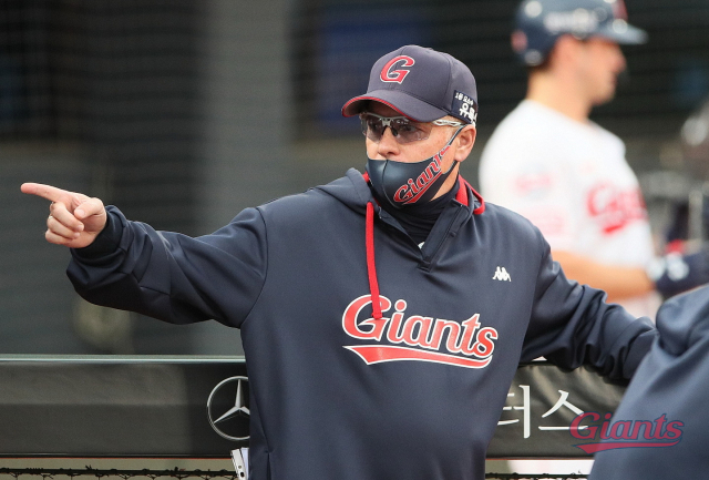 롯데 래리 서튼 감독. 롯데 자이언츠 제공