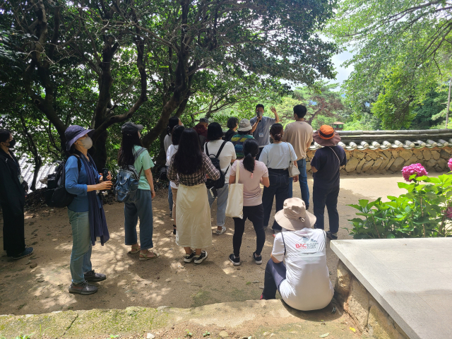 지난달부터 총 5회에 걸쳐 마무리된 부산진구 역사탐방 투어 모습. 부산진구청은 오는 2026년까지 어린이대공원~송상헌 광장을 잇는 관광벨트를 조성해 역사탐방 투어를 확대해나갈 방침이다. 부산진구청 제공