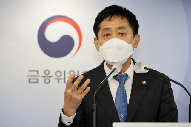 김주현 금융위원장이 14일 정부서울청사 브리핑실에서 금융부문 민생안정과제 추진현황 및 계획을 발표하고 있다. 연합뉴스