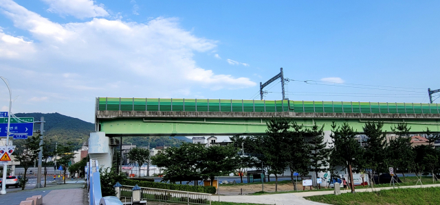 오는 10월부터 철거되는 부산도시철도 2호선 연장구간 전경. 김태권 기자
