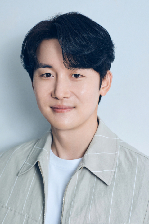 모던록 밴드 이지 멤버로 연예계 생활을 시작한 김준한은 배우로 전향한 뒤 드라마 ‘봄밤’과 ‘슬기로운 의사생활’, 영화 ‘박열’ ‘허스토리’ ‘변산’ 등에 출연하며 연기 내공을 쌓아왔다. 쿠팡플레이 제공