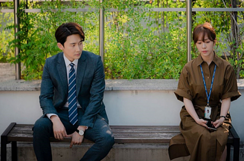 배우 한지민과 연기 호흡을 맞춘 드라마 ‘봄밤’ 스틸 컷. MBC 제공