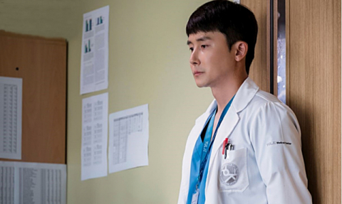 순정파 신경외과 의사를 연기한 드라마 ‘슬기로운 의사생활’ 속 김준한. tvN 제공
