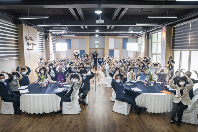 부산 최초 사회복지관인 부산기독교종합사회복지관은 지난 15일 지역 주민 70여 명이 참석한 가운데 창립 70주년 기념행사를 개최했다.