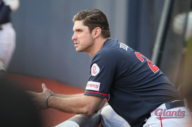 올 시즌 전반기 6위로 마친 롯데 자이언츠가 하반기 대반격을 위해 부진한 타격을 보이던 외국인 타자 D J 피터스를 전격 방출했다. 롯데 자이언츠 제공