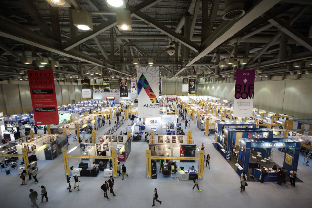 부산국제영화제 ‘아시아콘텐츠&필름마켓’이 3년 만에 부산 해운대구 벡스코에 부스를 운영하는 형태로 정상화한다. 특히 올해는 ‘부산스토리마켓’을 신설해 영화·영상을 포함한 전 장르의 스토리 IP를 거래하는 형태로 확대된다. BIFF 제공