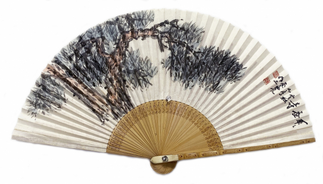 남농 허건 '이송도'가 그려진 부채. 타워아트갤러리 제공