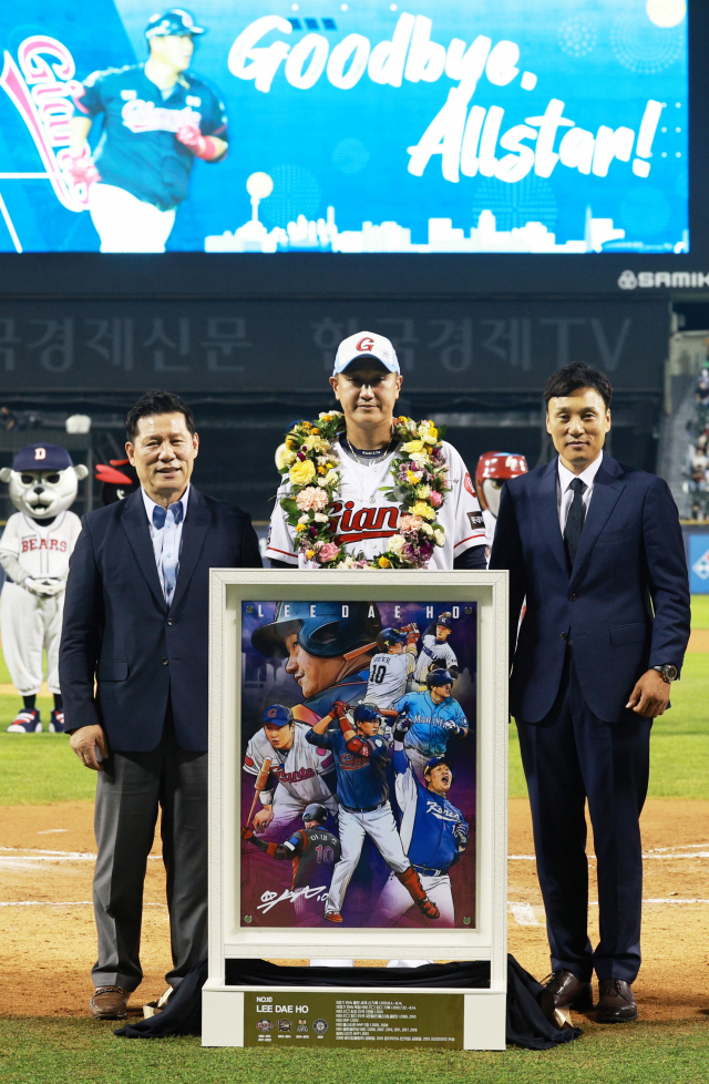 KBO는 지난 16일 올스타전에서 이대호 은퇴투어 시작을 알렸다. 연합뉴스